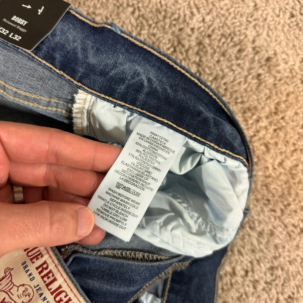 True Religion Bobby Relaxed Baggy Mens 32x32 Blue NWT Chenille Applique Jeans